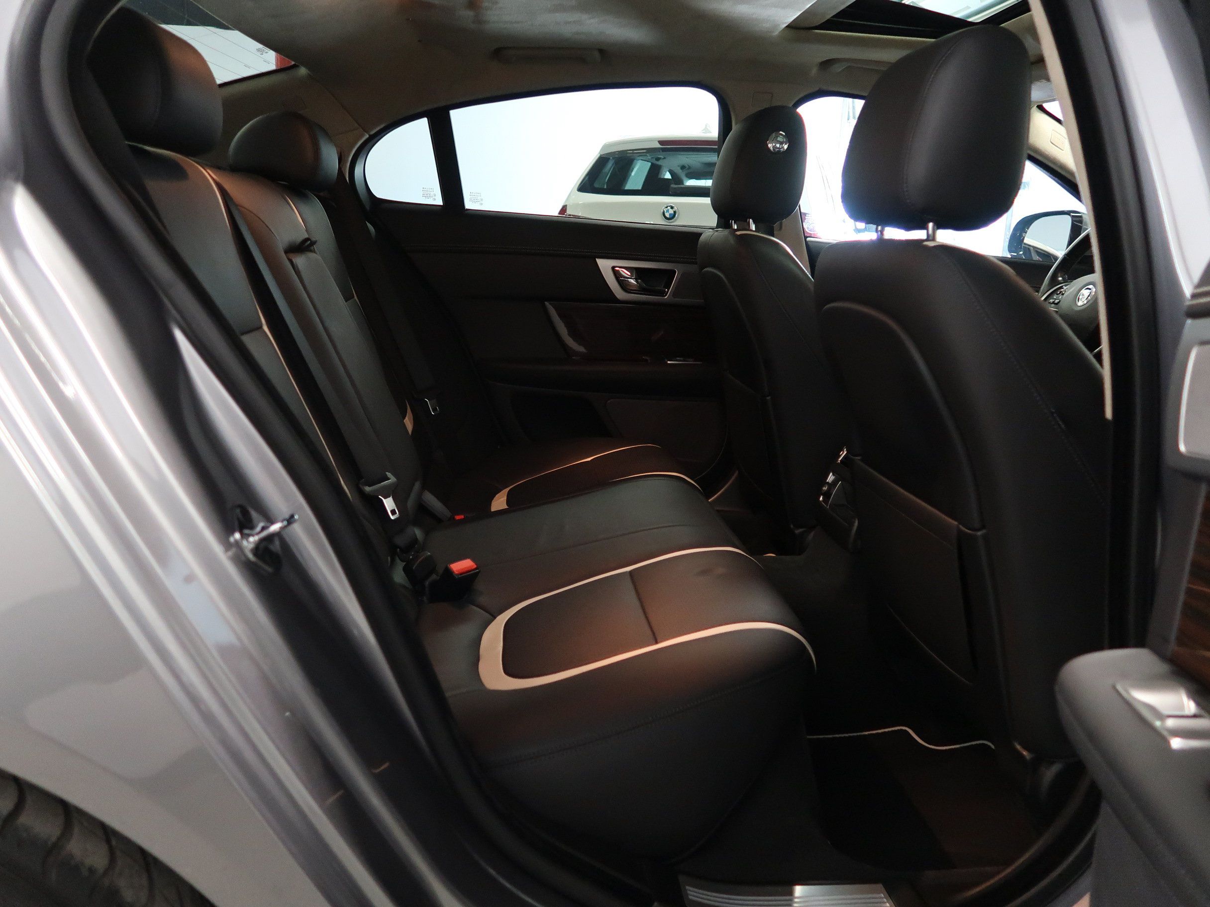 Used 2012 Jaguar XF Portfolio RWD image 34
