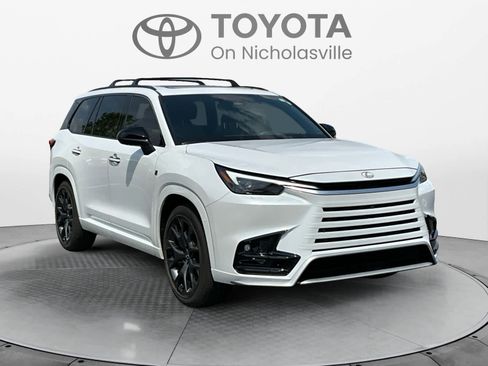 Used 2025 Lexus TX 500h AWD w/ Technology Package image 8