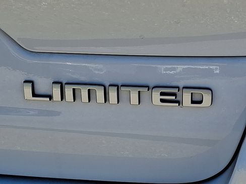 New 2025 Jeep Grand Cherokee Limited image 17