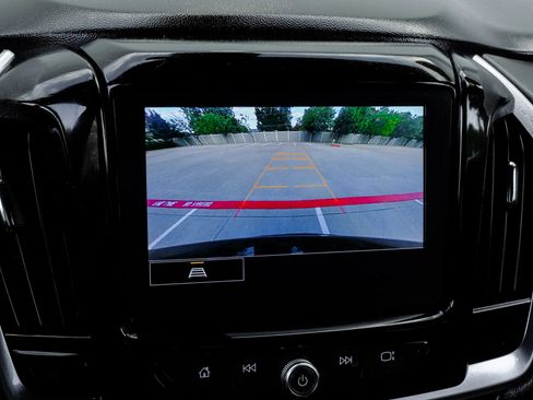 Used 2022 Chevrolet Traverse LT FWD image 28