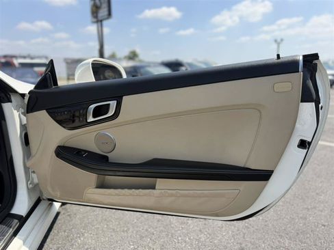 Used 2015 Mercedes-Benz SLK 350 image 36