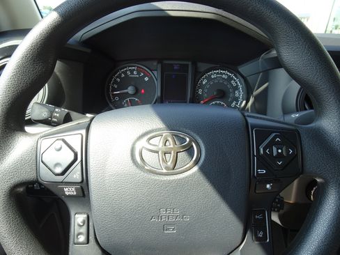Used 2020 Toyota Tacoma SR AWD/4WD image 20