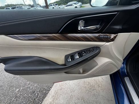 Used 2016 Nissan Maxima Platinum FWD image 17