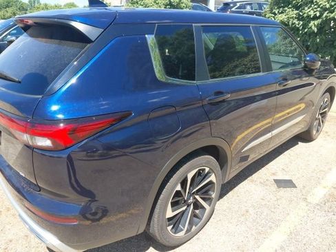 Used 2023 Mitsubishi Outlander SE FWD image 2