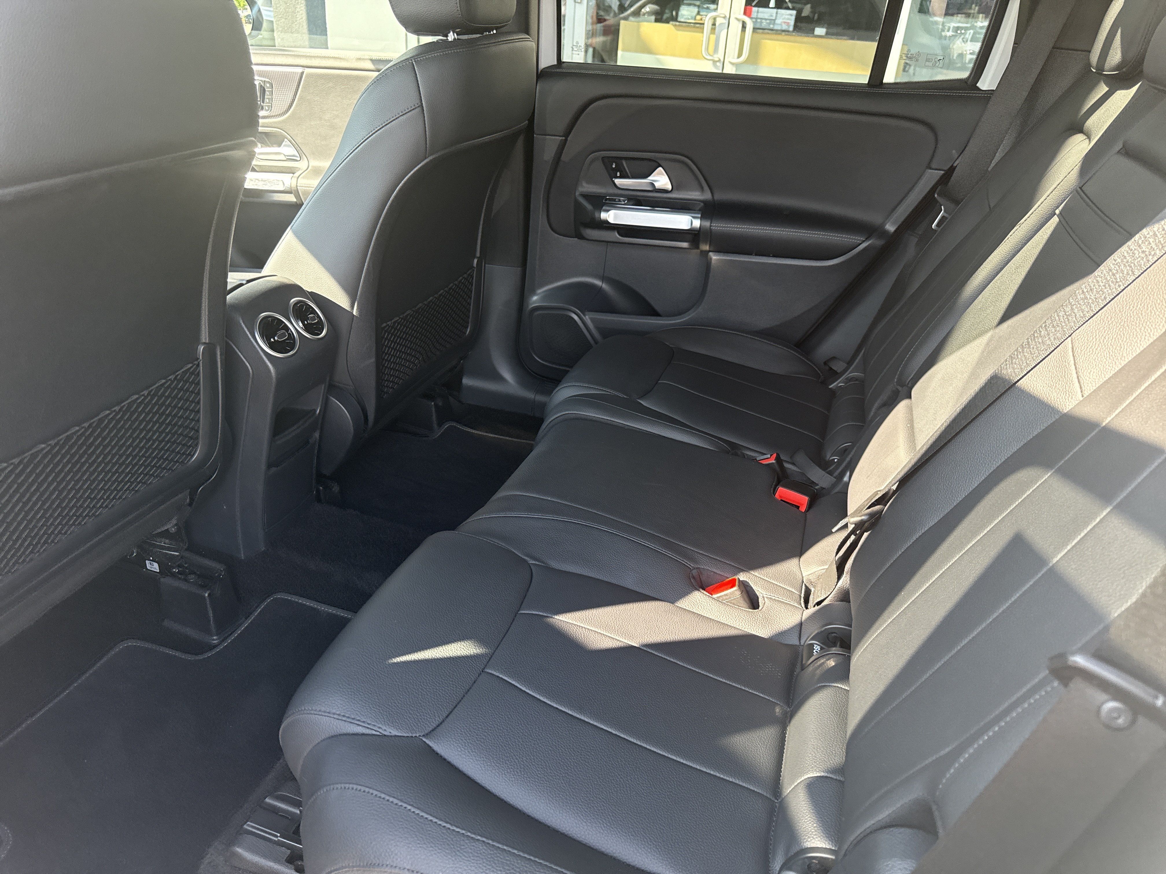 Used 2023 Mercedes-Benz GLB 250 image 12