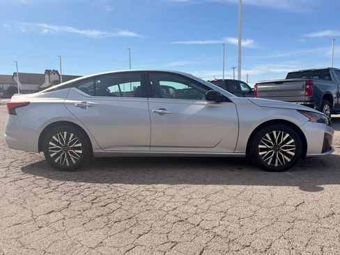Used 2024 Nissan Altima 2.5 SV FWD image 4