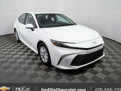 Used 2025 Toyota Camry LE image 1