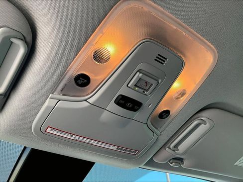 Used 2022 Toyota Prius LE image 33