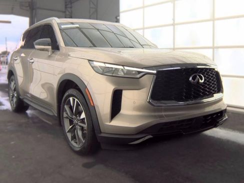 Used 2024 INFINITI QX60 Luxe w/ Vision Package FWD image 3
