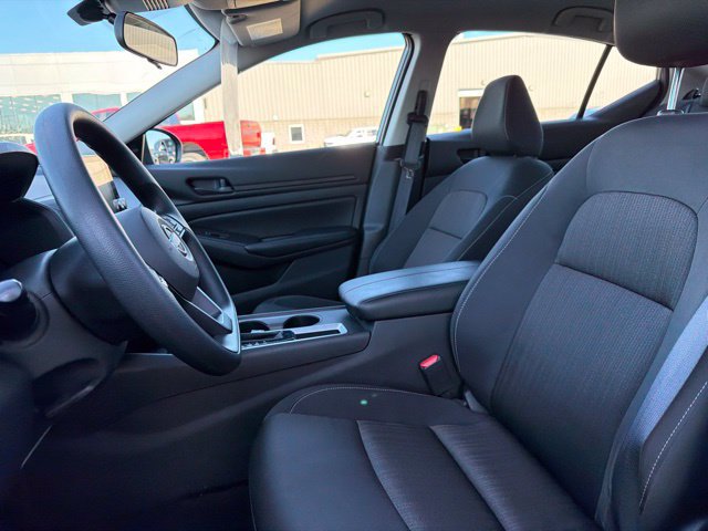 Used 2025 Nissan Altima 2.5 S FWD image 9