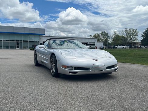 Used 2001 Chevrolet Corvette Convertible w/ Preferred Equipment Group2 RWD image 8
