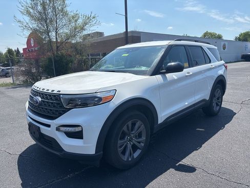 Used 2023 Ford Explorer XLT w/ Equipment Group 202A AWD/4WD image 1