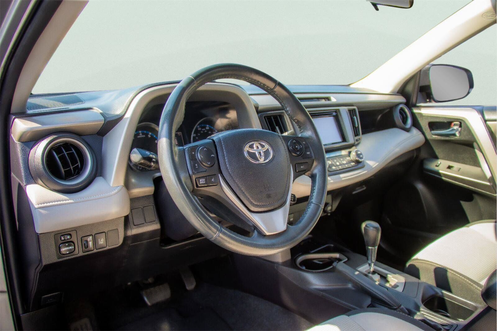 Used 2018 Toyota RAV4 XLE FWD image 10