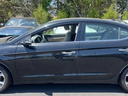Used 2017 Hyundai Elantra Limited w/ Limited Tech Package 04 FWD image 4