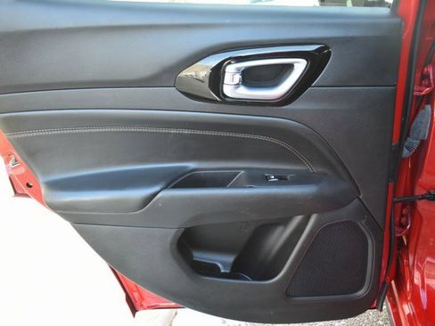 Used 2023 Jeep Compass Limited image 32