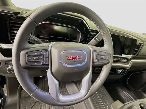 Used 2025 GMC Sierra 1500 SLE image 5