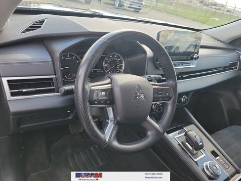 Used 2024 Mitsubishi Outlander AWD image 18