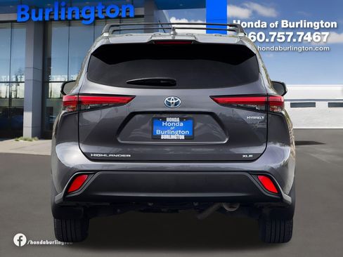Used 2022 Toyota Highlander XLE AWD/4WD image 5
