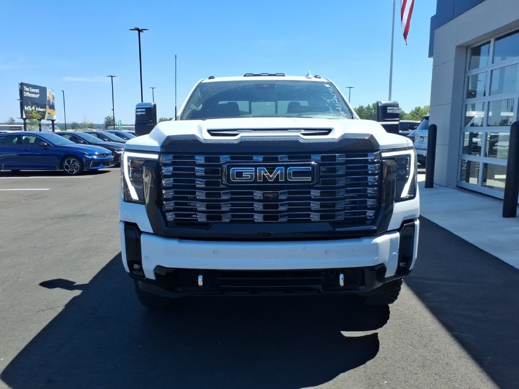 Used 2025 GMC Sierra 2500 Denali Ultimate AWD/4WD image 3
