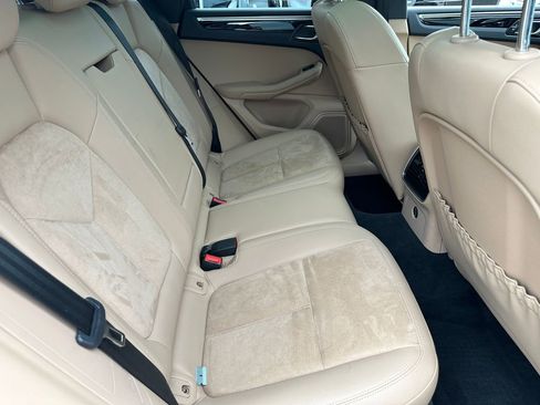 Used 2019 Porsche Macan AWD/4WD image 34