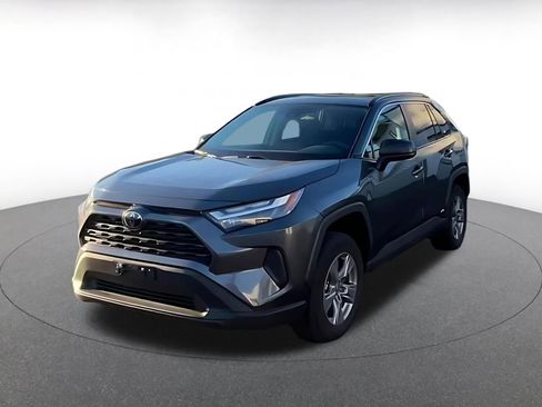 Used 2025 Toyota RAV4 LE image 4