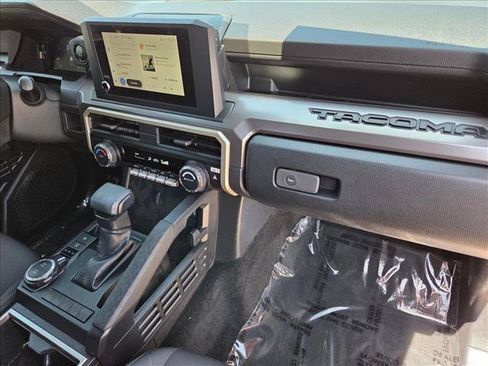 Used 2025 Toyota Tacoma SR5 AWD/4WD image 20