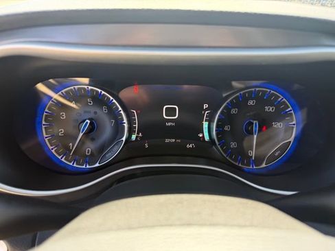 Certified 2025 Chrysler Pacifica Select FWD image 13