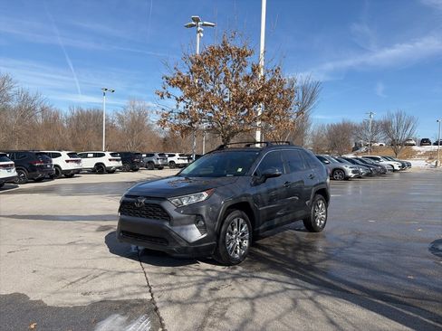 Used 2021 Toyota RAV4 XLE Premium image 3