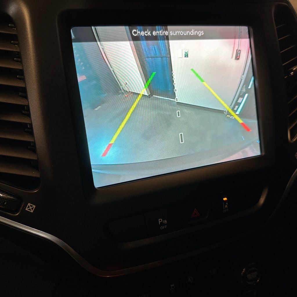 Used 2022 Jeep Cherokee Trailhawk AWD/4WD image 14