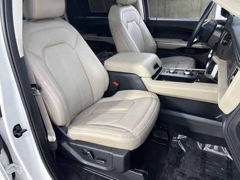 Used 2024 Ford Expedition Limited image 33