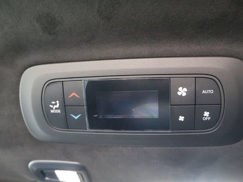 New 2027 Chrysler Pacifica Pinnacle w/ Theater Group FWD image 10
