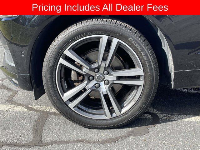 Used 2018 Volvo XC60 T5 Momentum w/ Vision Package AWD/4WD image 9