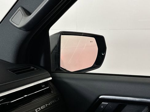 Used 2025 GMC Sierra EV Denali image 23