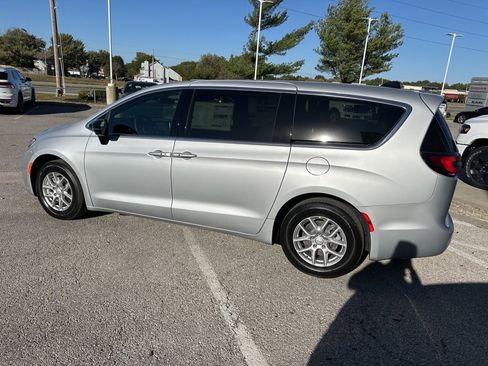New 2026 Chrysler Pacifica Select image 19