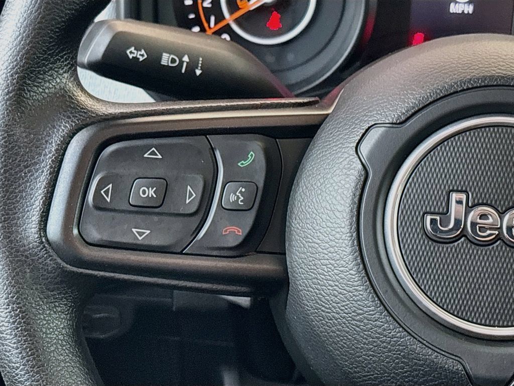 Used 2025 Jeep Gladiator Sport AWD/4WD image 11