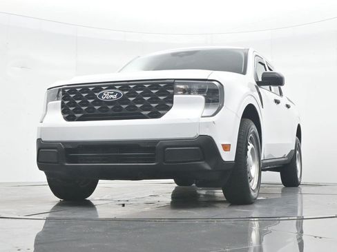 Used 2025 Ford Maverick XL w/ Equipment Group 102A AWD/4WD image 26