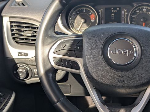 Used 2018 Jeep Cherokee Latitude Plus w/ Comfort/Convenience Group image 23