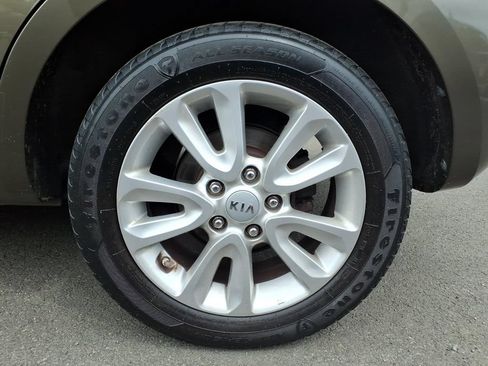 Used 2012 Kia Soul + FWD image 23