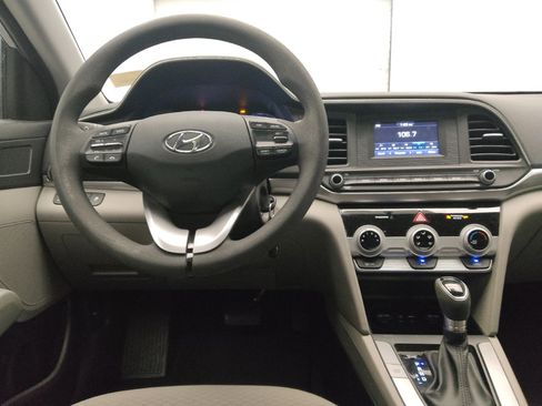 Used 2019 Hyundai Elantra SE image 22