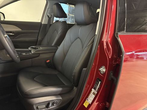 Used 2026 Toyota Grand Highlander AWD image 12