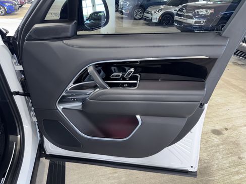 Used 2024 Land Rover Range Rover SE AWD/4WD image 11