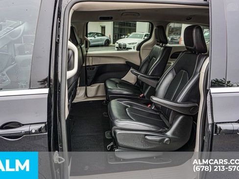 Used 2024 Chrysler Pacifica Select image 22