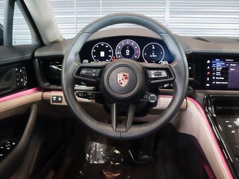 Certified 2025 Porsche Panamera image 13