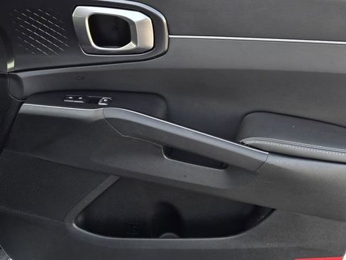 Certified 2025 Kia Sorento S w/ Panoramic Sunroof Package image 8