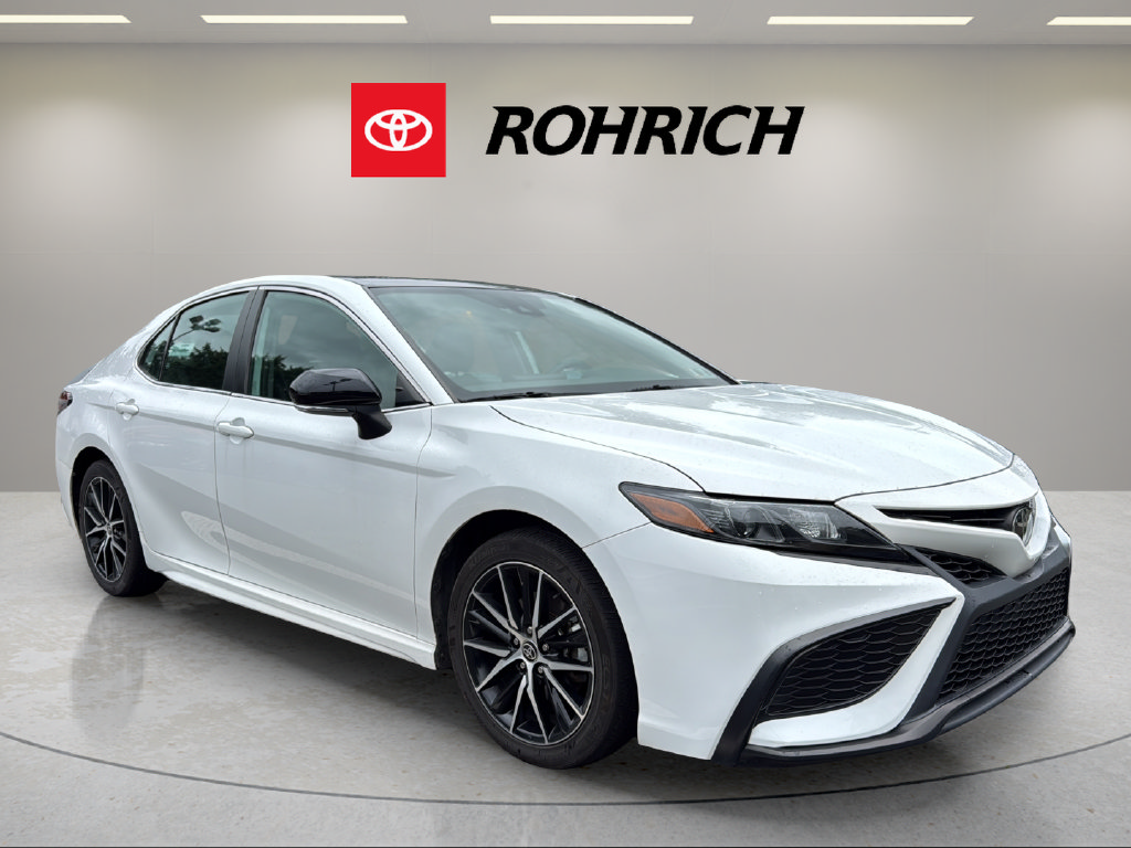 Used 2023 Toyota Camry SE w/ Cold Weather Package FWD image 2