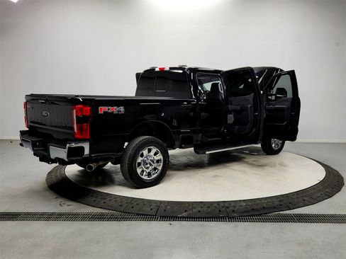 Used 2024 Ford F250 Lariat w/ Chrome Package image 15