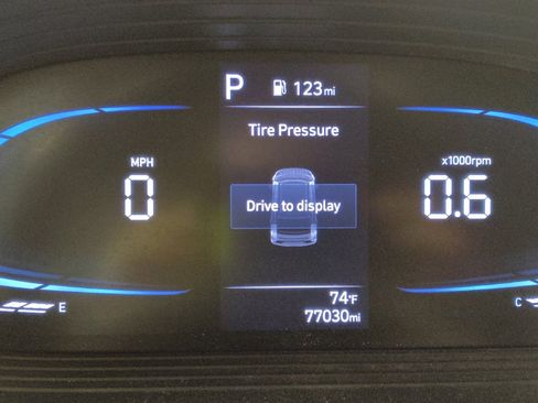 Used 2023 Hyundai Venue SEL FWD image 23