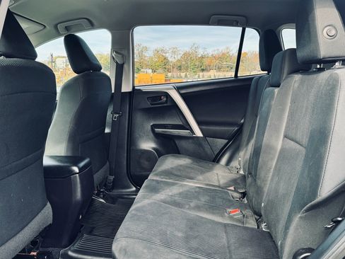 Used 2018 Toyota RAV4 LE image 25