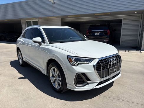 Used 2025 Audi Q3 2.0T Premium w/ Convenience Package image 3