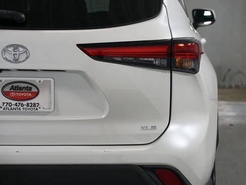 Used 2023 Toyota Highlander XLE image 10